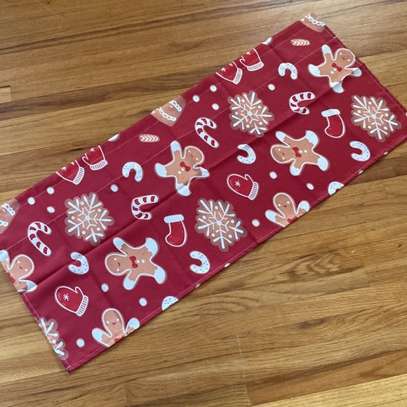 One Christmas Snowflake Gingerbread 42 x 18 Polyester Valance New Without Tag - Picture 1 of 10